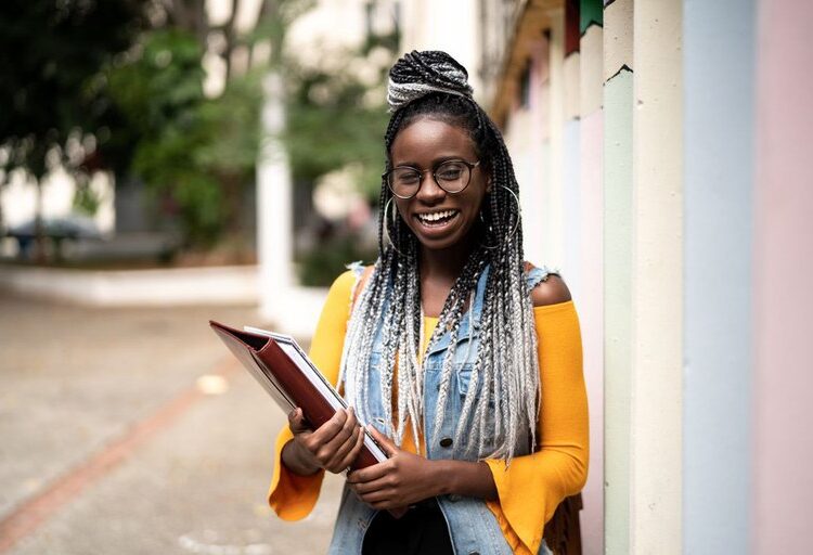 Estudantes, o prazo para solicitar isenção da taxa de inscrição do ENEM 2025, termina nesta sexta (25)