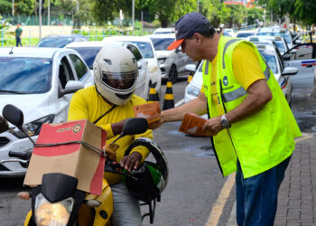 Transalvador orienta motociclistas sobre trânsito seguro no Maio Amarelo