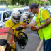 Transalvador orienta motociclistas sobre trânsito seguro no Maio Amarelo