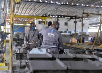 Desal produz, em fábrica própria, mais de 50 mil peças de mobiliário urbano de Salvador