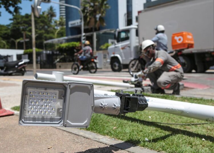 Prejuízos financeiros, de infraestrutura e para a população de Salvador com os furtos e vandalismo na iluminação pública