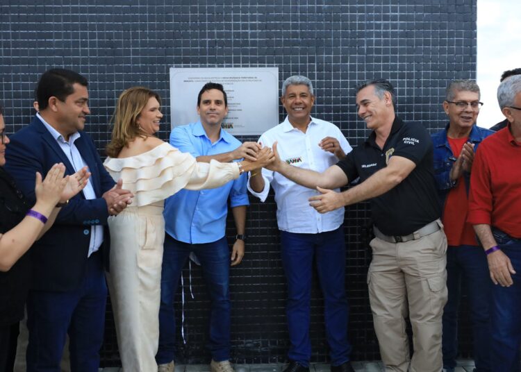 Aracatu: Governador da Bahia entrega obras e reforça segurança, educação, água e produção rural