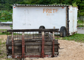 ‘Cidade Dez, Sucata Zero’: Operação remove sucatas de veículos de ruas de Salvador