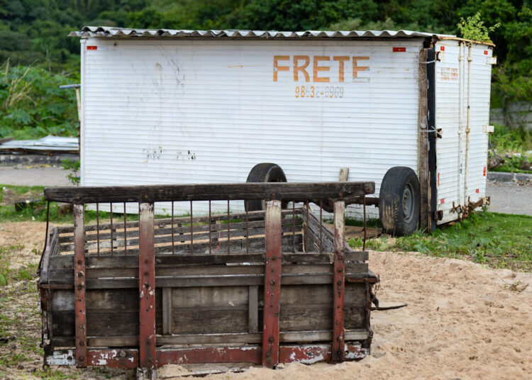 ‘Cidade Dez, Sucata Zero’: Operação remove sucatas de veículos de ruas de Salvador