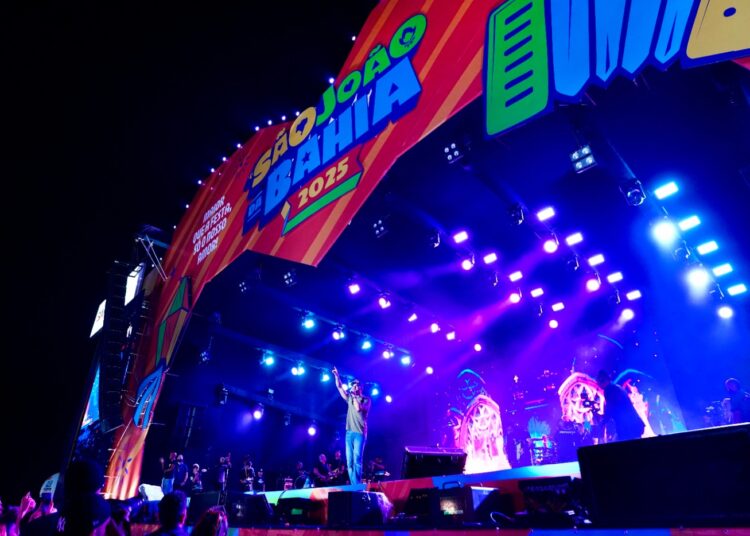 São João da Bahia: Piseiro toma conta do Parque de Exposições com show de Zé Vaqueiro