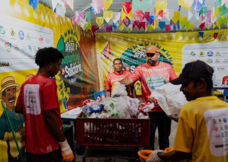 Governo do Estado da Bahia promove sustentabilidade e transforma realidade de catadores no São João através do projeto Ecofolia