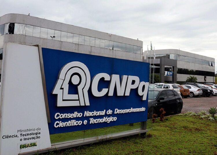 Ciência e Pesquisa: CNPq flexibiliza regras e bolsistas podem ter outras fontes de renda