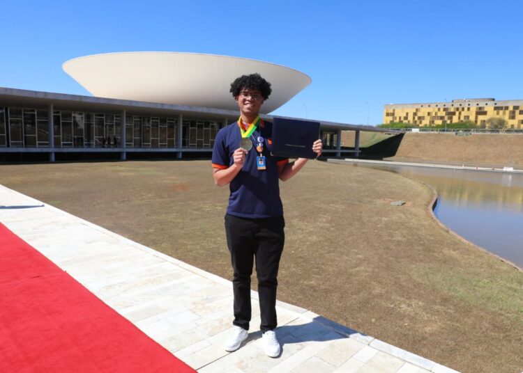 Programa Jovem Senador: Estudante baiano assume vaga de jovem senador