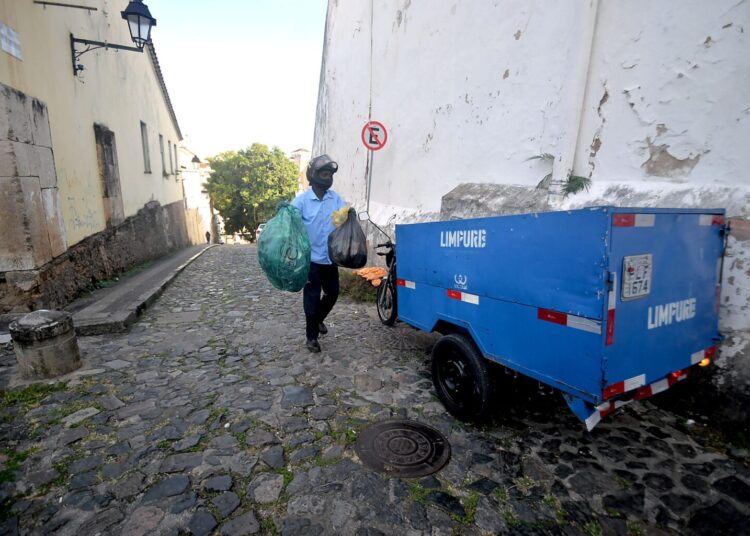 Limpeza Urbana: Salvador é a única capital do Brasil com 100% de coleta de lixo domiciliar