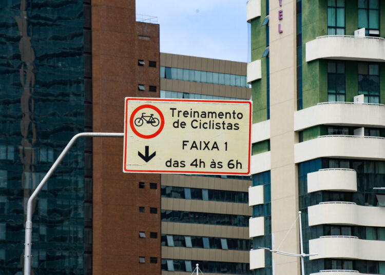 Segurança nas vias: Prefeitura instala Área de Proteção ao Ciclista de Competição (APCC) na Av. Magalhães Neto