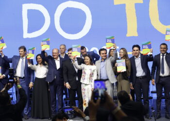 Turismo Internacional: Governo Federal entrega Plano Brasis aos 26 estados e DF na abertura do Salão Nacional do Turismo