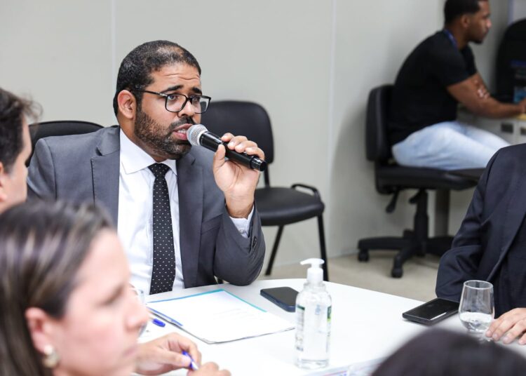 Governo do Estado no combate à bebidas adulteradas busca parceria com fornecedores