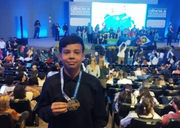 Estudante do município Livramento de Nossa Senhora recebe medalha da NASA