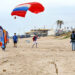 Diversão: Salvador inicia temporada de saltos de paraquedas na orla de Pituaçu