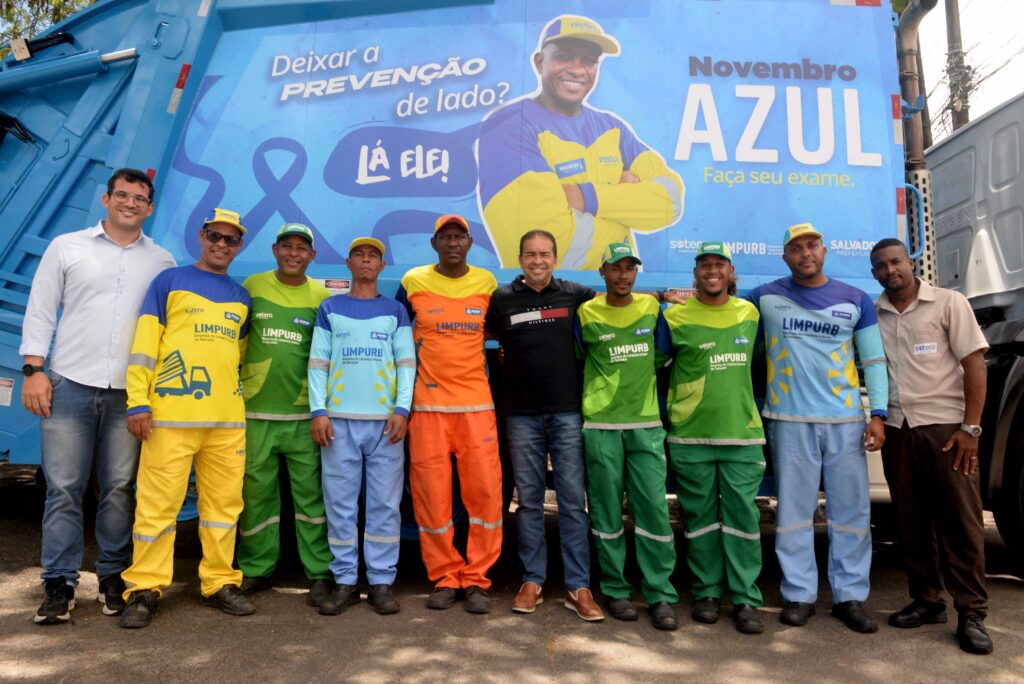 Novembro Azul: Limpurb entrega caminhões plotados em alusão à campanha