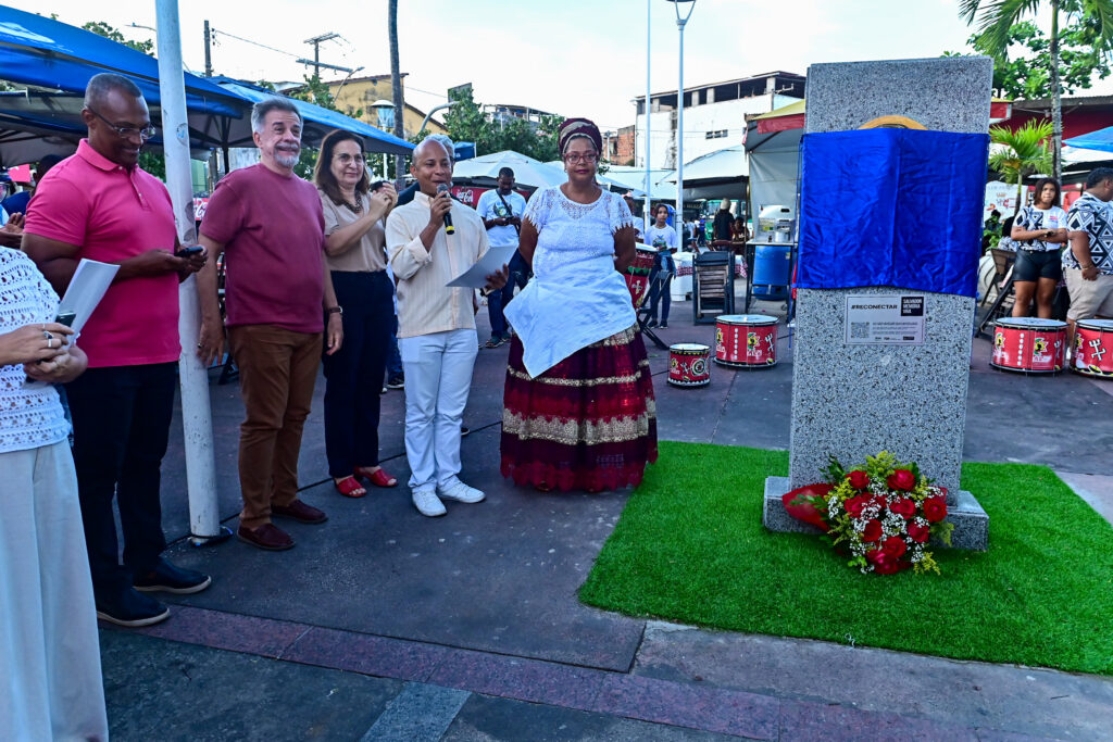 Memória: FGM inaugura efígie de Cira do Acarajé no bairro de Itapuã