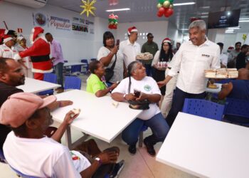 Cardápio Natalino: Governador Jerônimo participa do Natal Mais Social com cardápio especial no Restaurante Popular da Liberdade