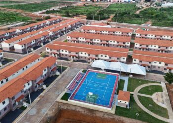 Minha Casa, Minha Vida: Governador do Estado entrega 500 moradias e obras de pavimentação em Barreiras