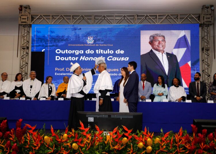 Honrarias: Jerônimo Rodrigues se torna primeiro governador da Bahia a receber título de Doutor Honoris Causa pela Uesc