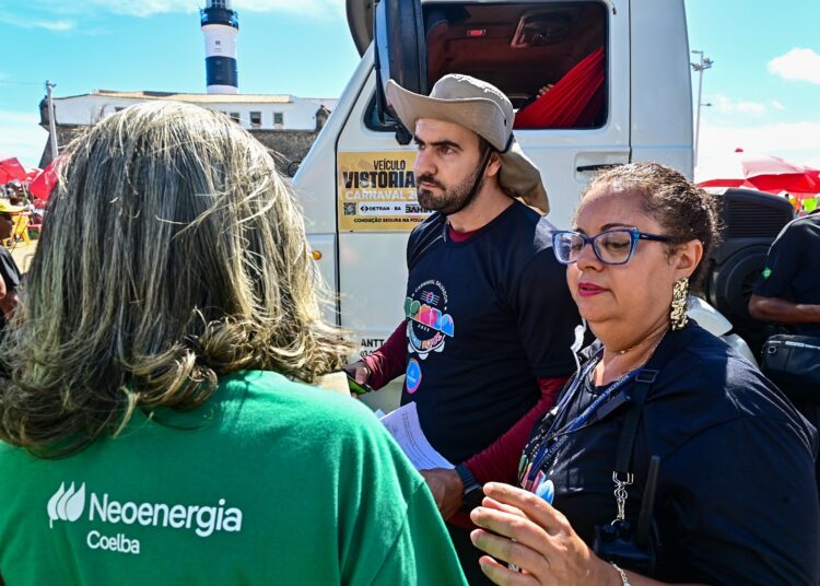Carnaval de Salvador: Prefeitura e Coelba intensificam fiscalização para coibir uso de serpentinas para evitar danos na rede elétrica