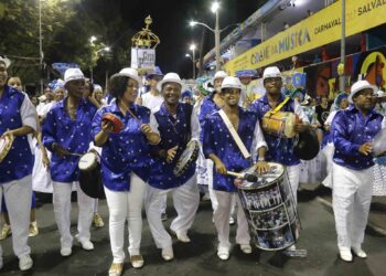 Xanddy Harmonia puxa arrastão na abertura do Carnaval de Salvador 2026