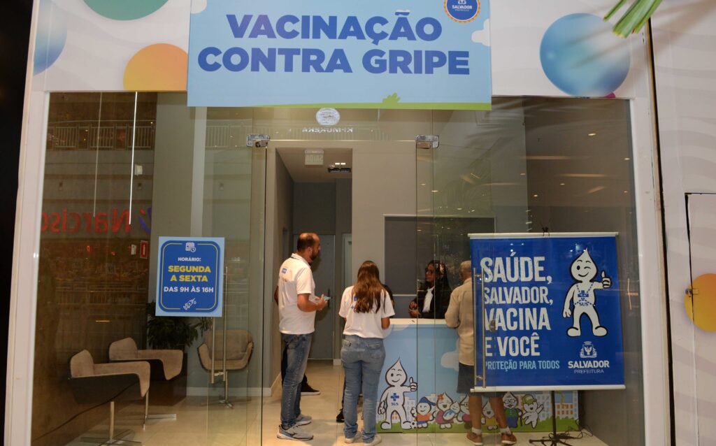 Secretaria Municipal da Saúde (SMS) instalou sala de vacinação contra a influenza no Salvador Norte Shopping
