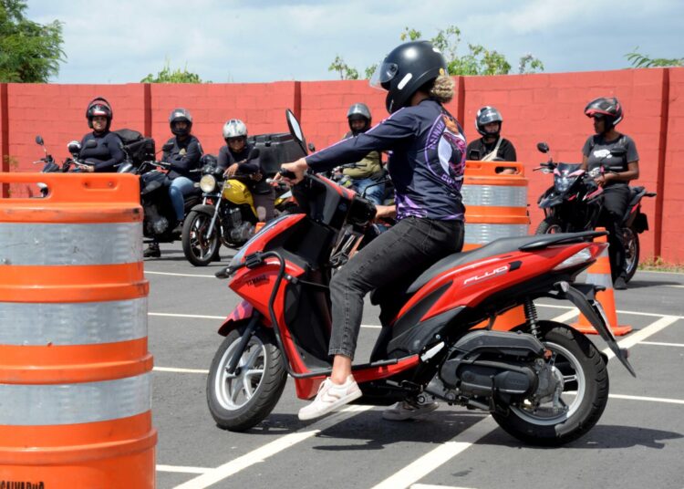 Pilotagem segura: Transalvador abre nova turma para treinamento gratuito para motociclistas
