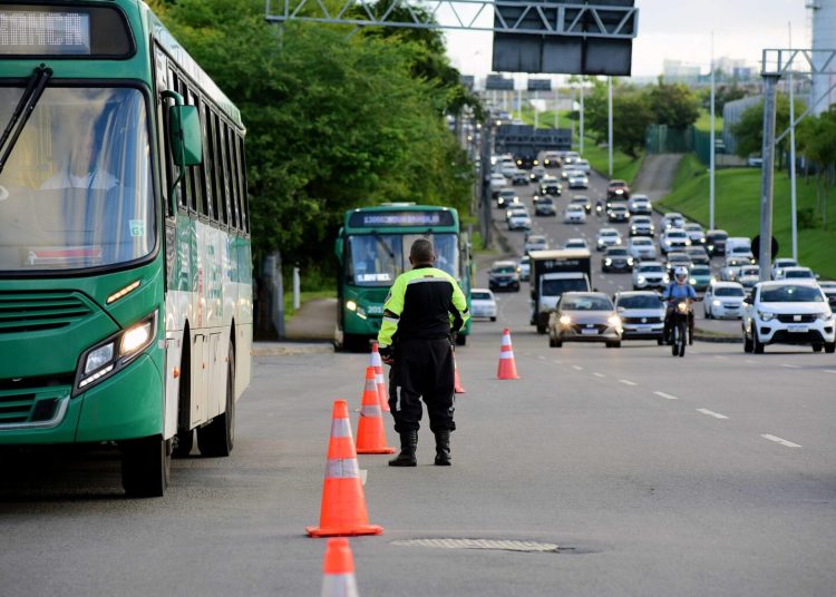 Ações de combate ao transporte irregular são reforçadas nas saídas da capital baiana