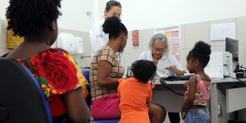 Beneficiários com Bolsa Família suspenso por ausência de acompanhamento escolar têm até o fim do mês para regularizar situação