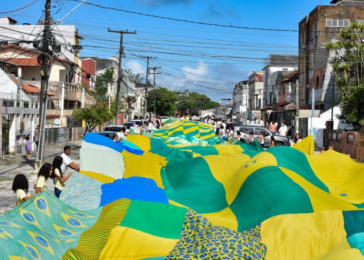 Cidade Baixa recebe desfile de pré-Copa com participação de fanfarra escolar neste sábado (6)