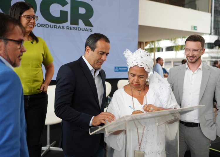 Prefeitura e Petrobras apostam na economia circular com transformação de óleo usado em biodiesel