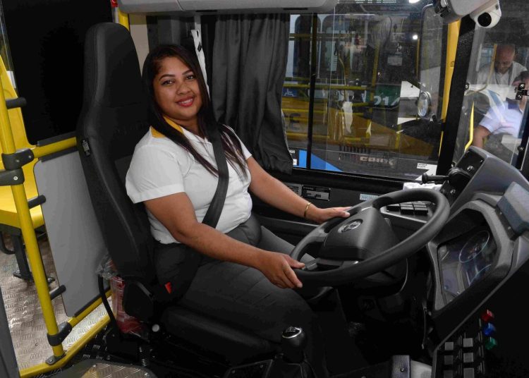 Salvador inaugura Escolinha Direção Feminina voltada à qualificação de mulheres no trânsito