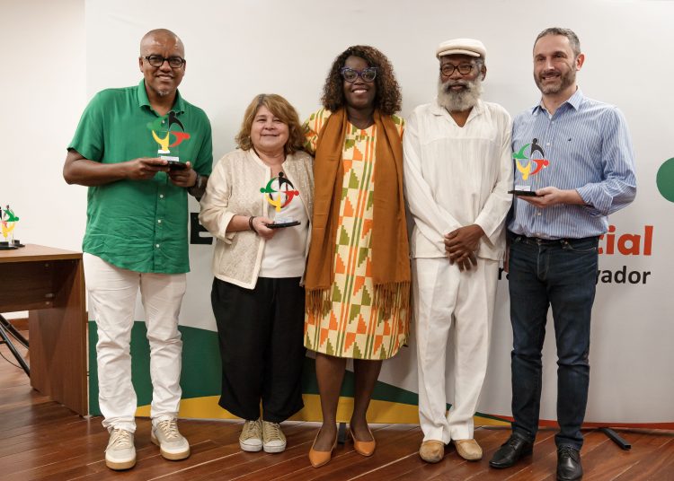 Instituições comprometidas com equidade recebem Selo da Diversidade Étnico-Racial da Prefeitura de Salvador