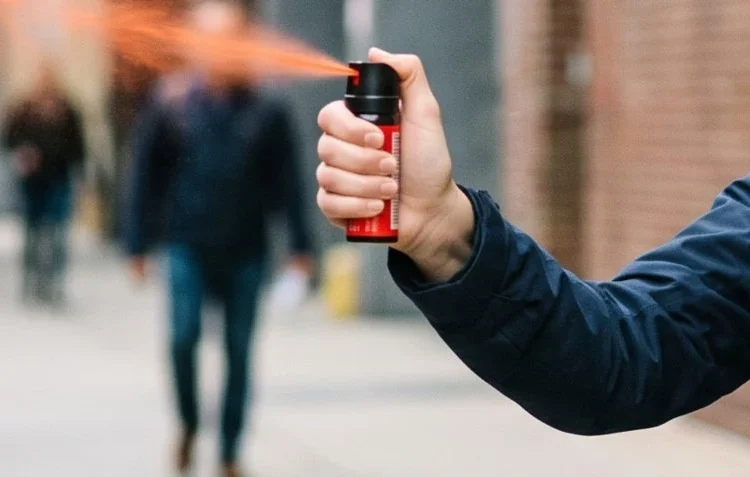 Sancionada Lei que permite venda de spray de pimenta para mulheres