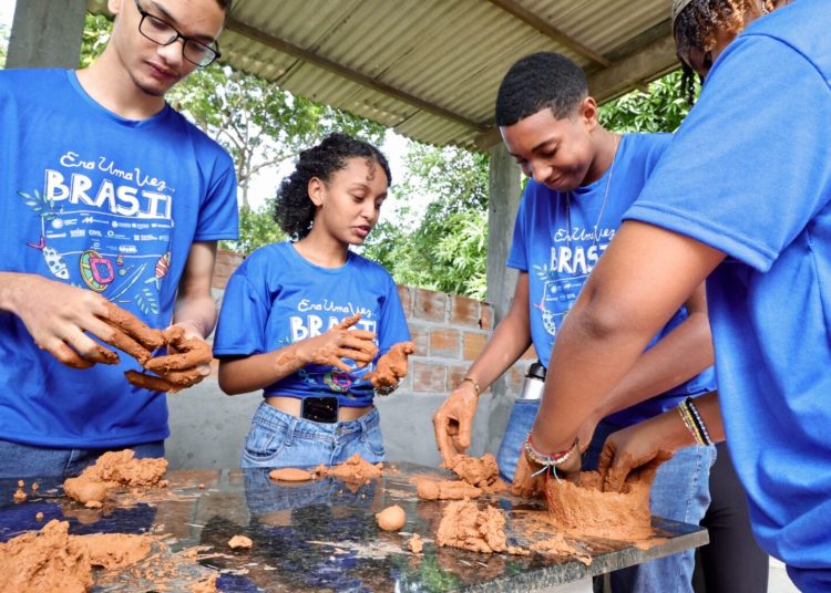História e Cultura: Alunos da rede municipal visitam Quilombo do Quingoma