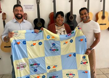 Resíduos têxteis: Prefeitura reaproveita camisas do Carnaval e beneficia mais de 100 famílias em Salvador