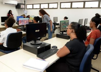 Iniciativa: Curso de Inclusão Digital e Ferramentas de Inteligência Artificial começa em CRAS de Narandiba e Brotas