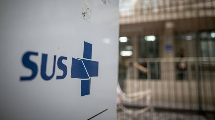 Serviços Públicos e Privados: Cidadãos e profissionais podem denunciar discriminação política na saúde pelo 136